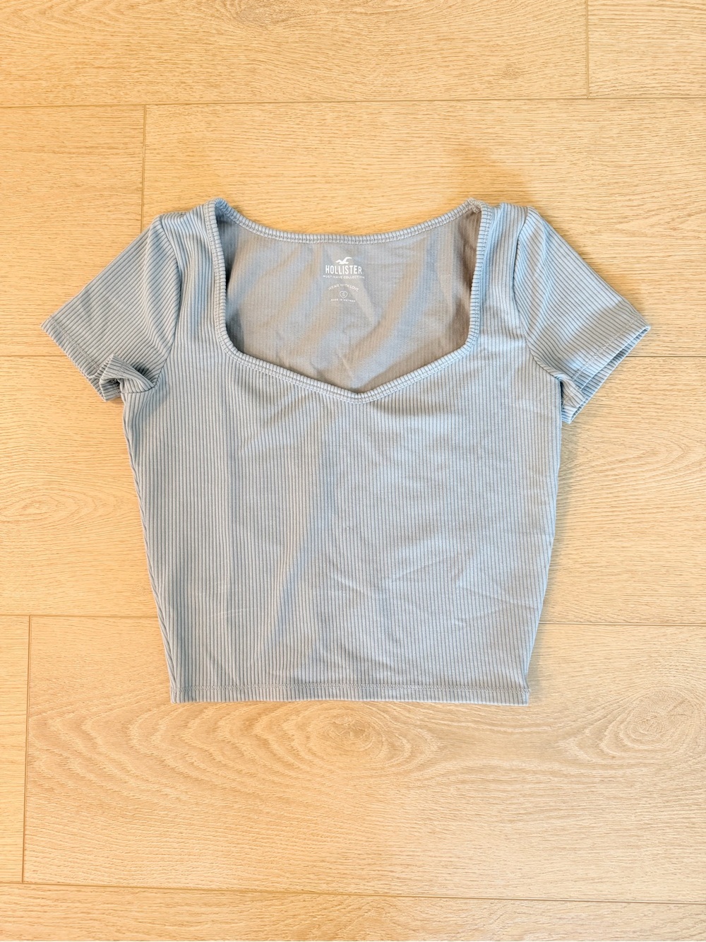 NWOT Hollister Women's Ribbed Sweetheart Crop Top